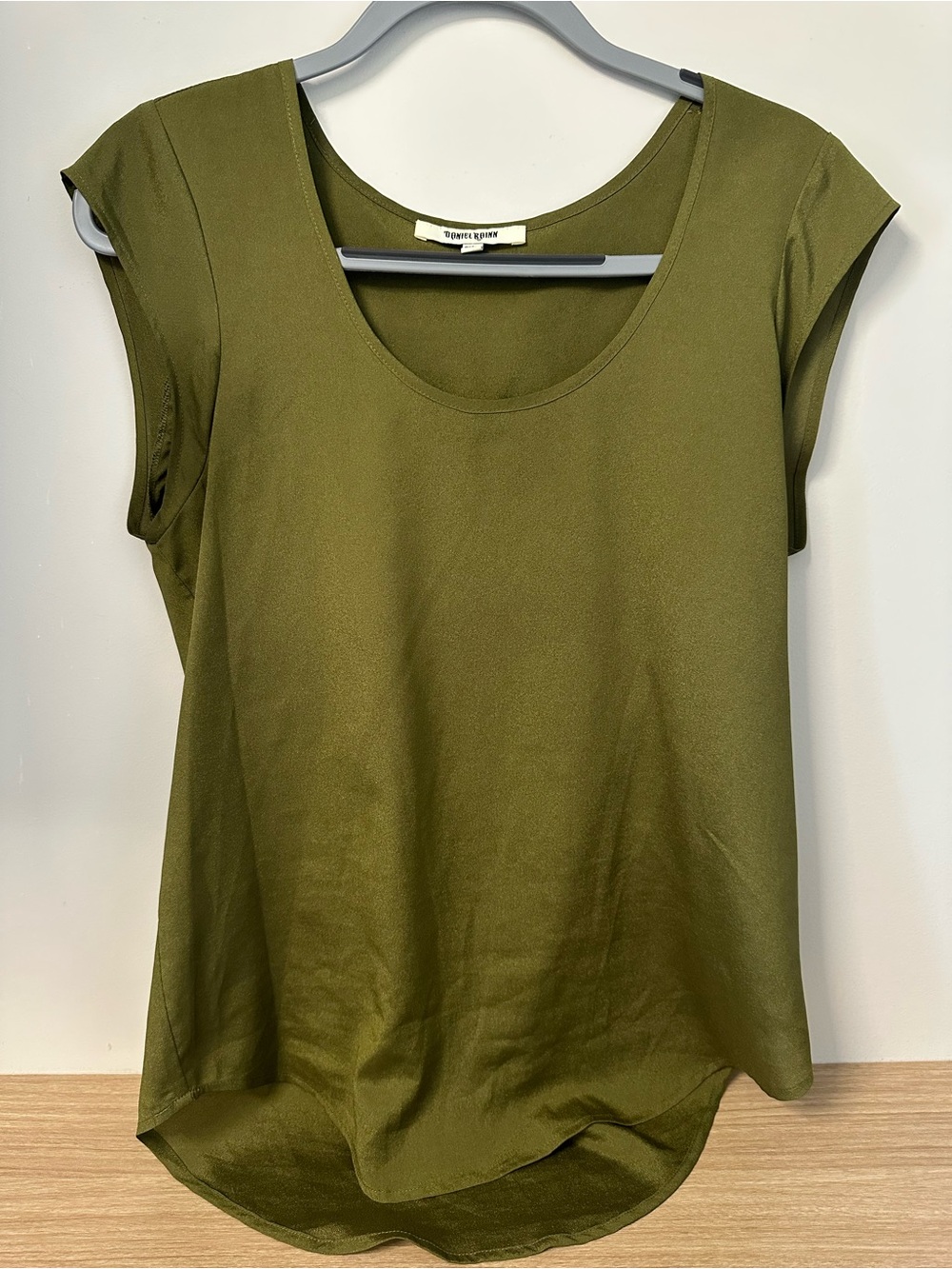 Daniel Rainn Olive Green Scoop Neck Cap-Sleeve Tank
